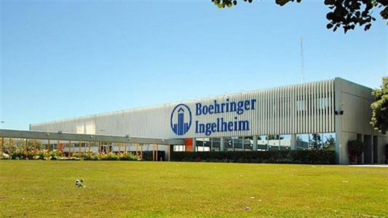 Οι εργαζόμενοι της Boehringer Ingelheim προσφέρουν μια αγκαλιά δώρα σε παιδιά