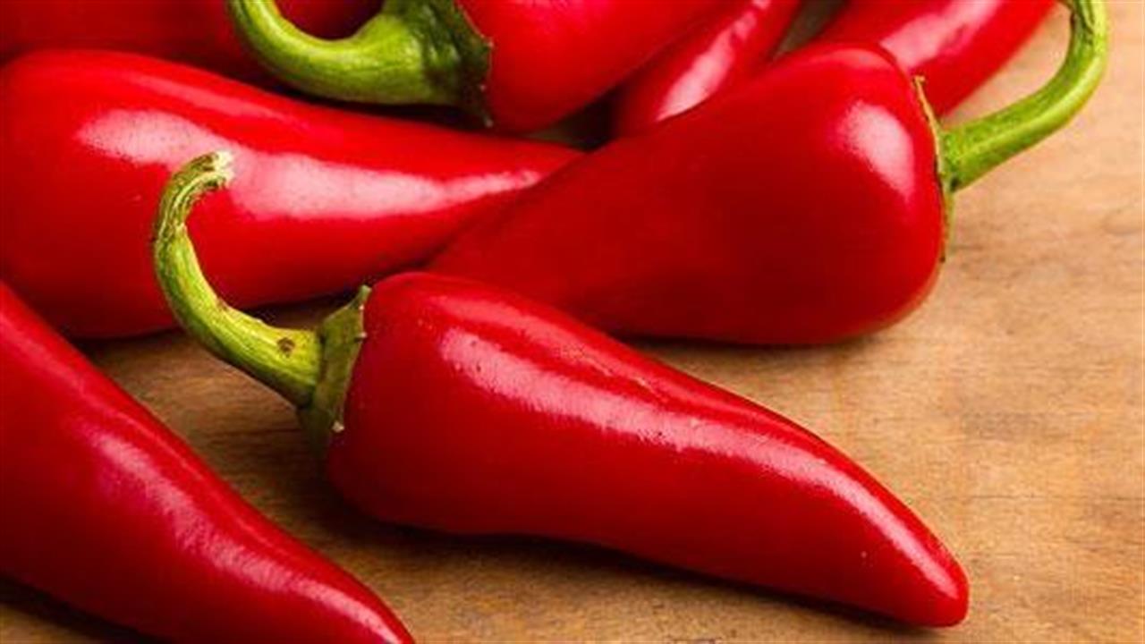 Οι κόκκινες καυτερές πιπεριές προσθέτουν χρόνια