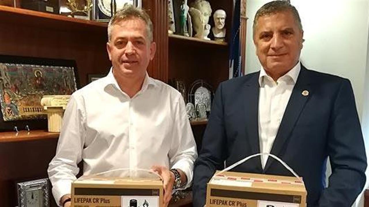 Ο ΙΣΑ δώρισε δύο απινιδωτές στο  Δήμο Γεωργίου Καραϊσκάκη
