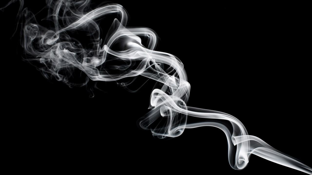 Το παθητικό κάπνισμα αυξάνει τον κίνδυνο καρκίνου στο στόμα και στο λάρυγγα