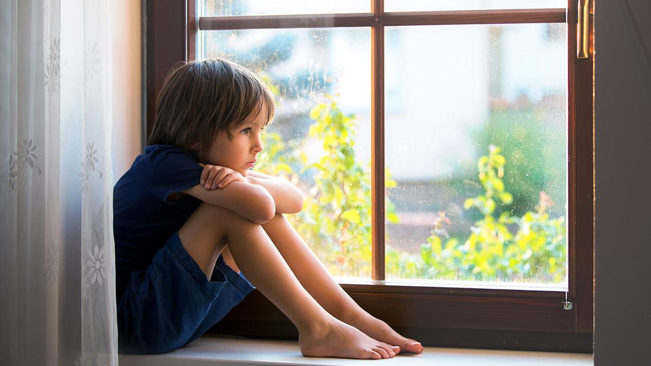 Παιδιά που ζουν με κάποιον που έχει θέματα ψυχικής υγείας είναι πιθανό να εμφανίσουν και αυτά παρόμοιες δυσκολίες