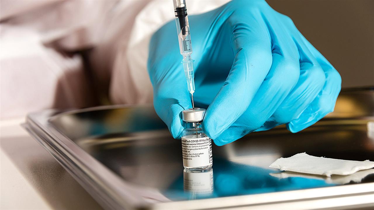 Κορυφαίοι επιστήμονες: Οι περισσότεροι άνθρωποι δεν χρειάζονται 3η δόση εμβολίου