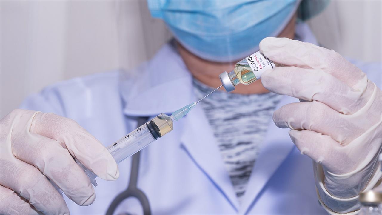 Οι ειδικοί του FDA λένε όχι σε μαζική χορήγηση 3ης δόσης εμβολίου