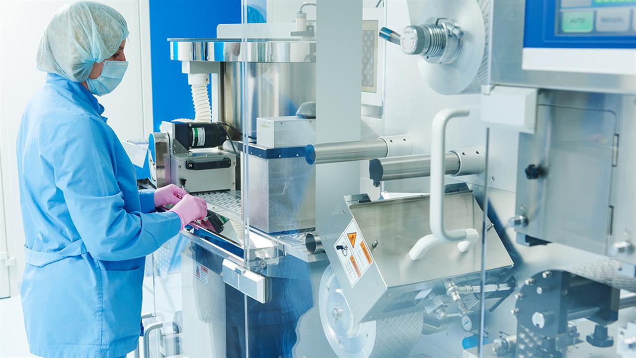 Merck: Φουλάρει τις μηχανές παραγωγής για το χάπι κατά της Covid-19