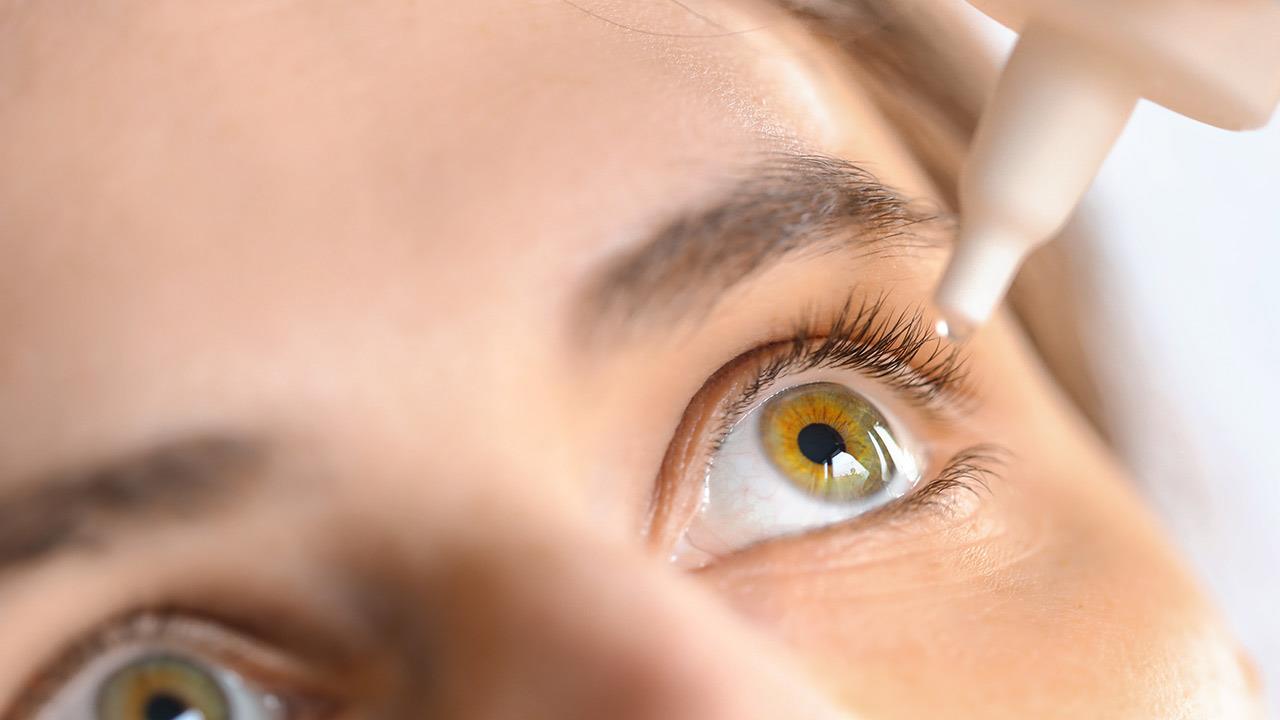 Το pilocarpine της AbbVie έλαβε έγκριση από τον FDA ως η πρώτη οφθαλμική σταγόνα για την πρεσβυωπία