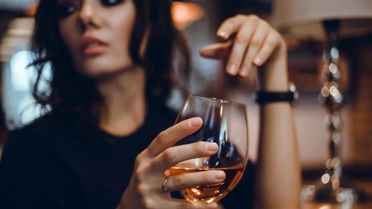 Το στρες καθαυτό μπορεί να οδηγήσει τις γυναίκες σε μεγάλη κατανάλωση αλκοόλ