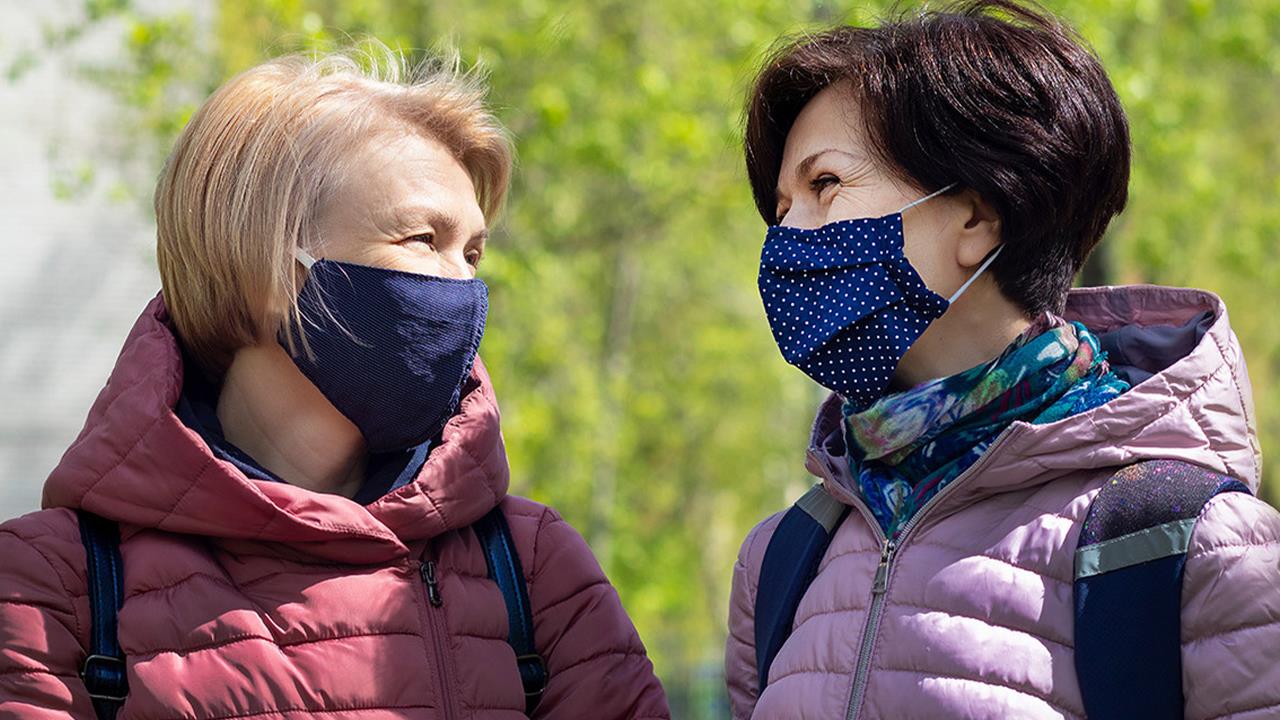 Επτά στους δέκα Αμερικανούς μπορούν να διακόψουν τη χρήση μάσκας - Η σύσταση του CDC