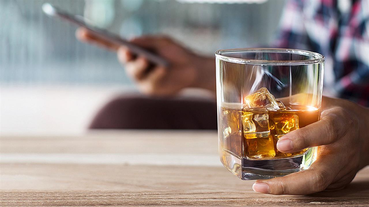 Η οικονομική επίπτωση της πανδημίας θα μπορούσε να αναζωπυρώσει το πρόβλημα κατανάλωσης αλκοόλ στην Ευρώπη