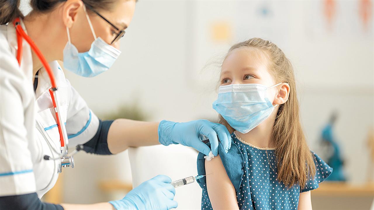 Ομικρον: Ο εμβολιασμός μειώνει τις νοσηλείες παιδιών