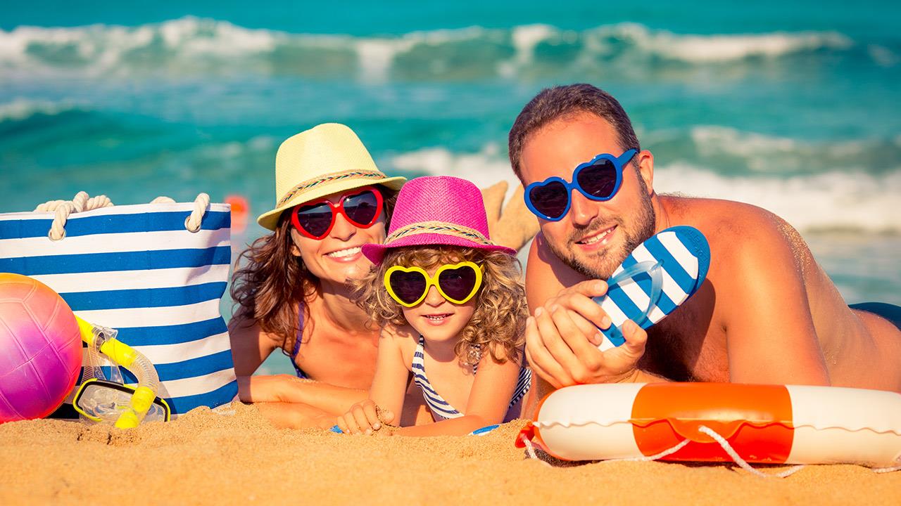 Διακοπές στην παραλία με κριτήριο το χαμηλό κόστος επιλέγουν φέτος οι Έλληνες