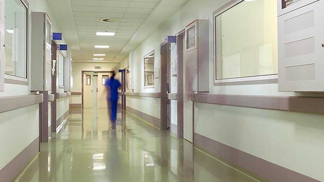 Κοκτέιλ γρίπης - CoViD γεμίζει τα αγγλικά νοσοκομεία