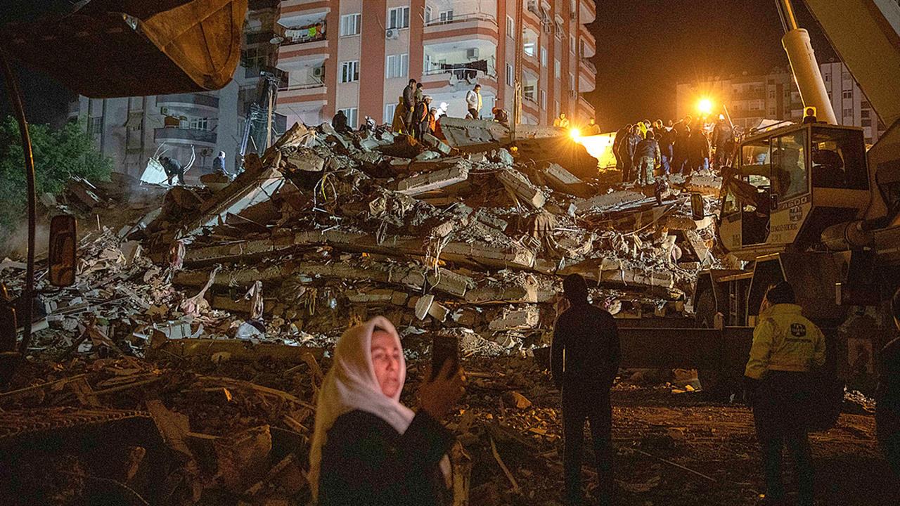 Ο Ιατρικός Σύλλογος της Τουρκίας αμφισβητεί τον αριθμό των θυμάτων από τον σεισμό