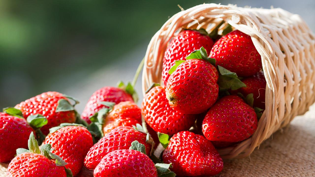 Φράουλες: To φρούτο που προστατεύει την καρδιά, τον εγκέφαλο και το δέρμα