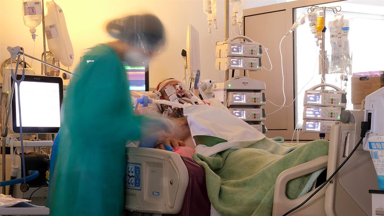 Στο χειρουργείο ο 60χρονος γιατρός, που αυτοπυρπολήθηκε στη Θεσσαλονίκη