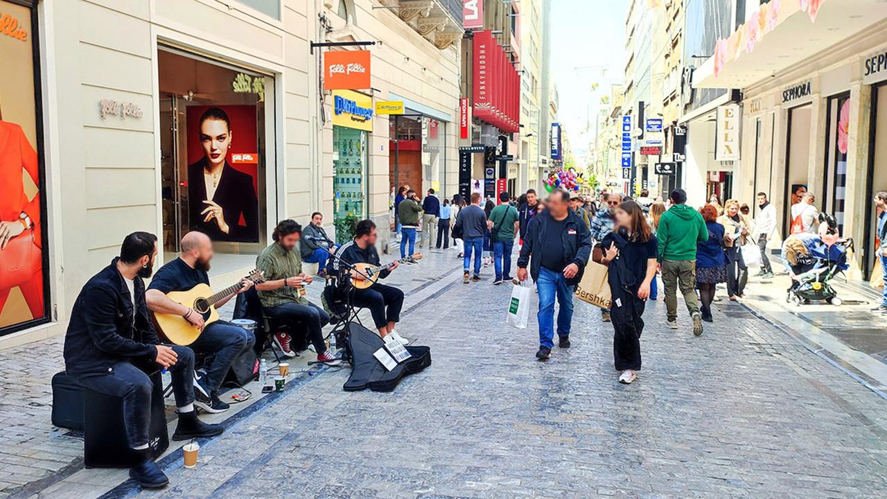 Κοινωνικά αποκλεισμένος 1 στους 7 Ελληνες - 3 στους 5 ικανοποιημένοι από τη ζωή τους