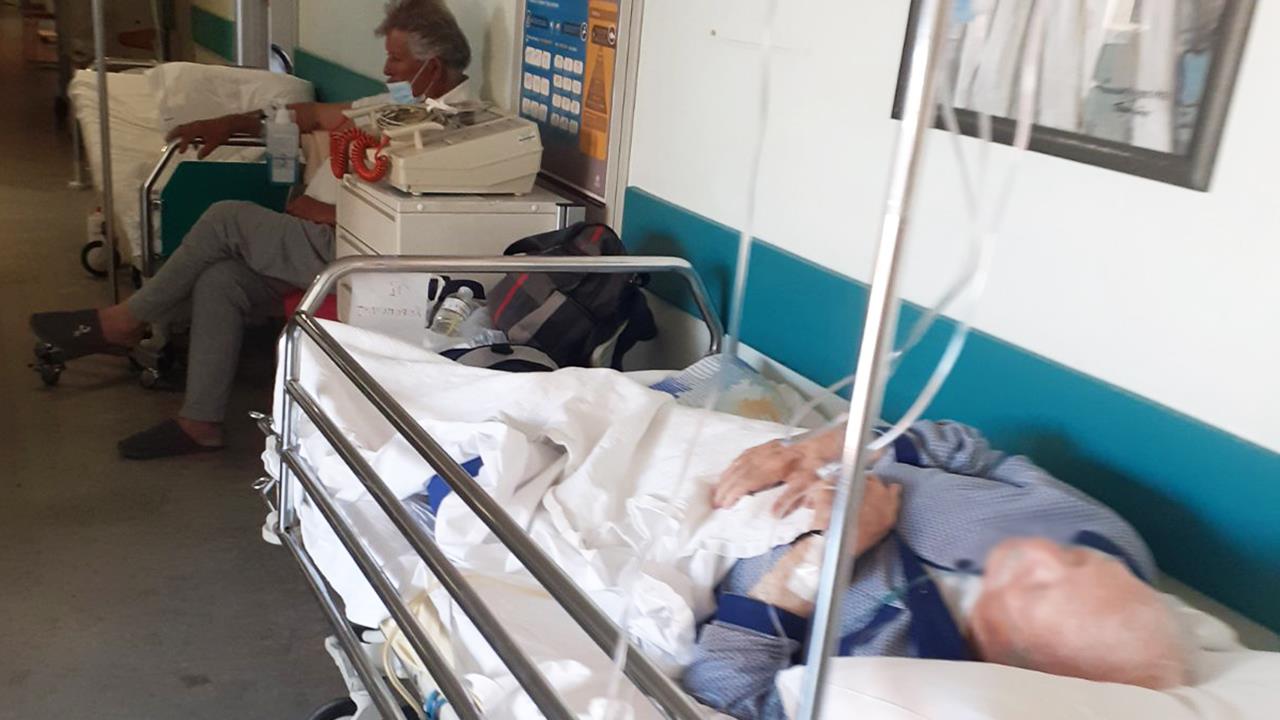 Νοσοκομείο Αττικόν: Ράντζα, δύο μέρες μετά τη γενική εφημερία [εικόνες]