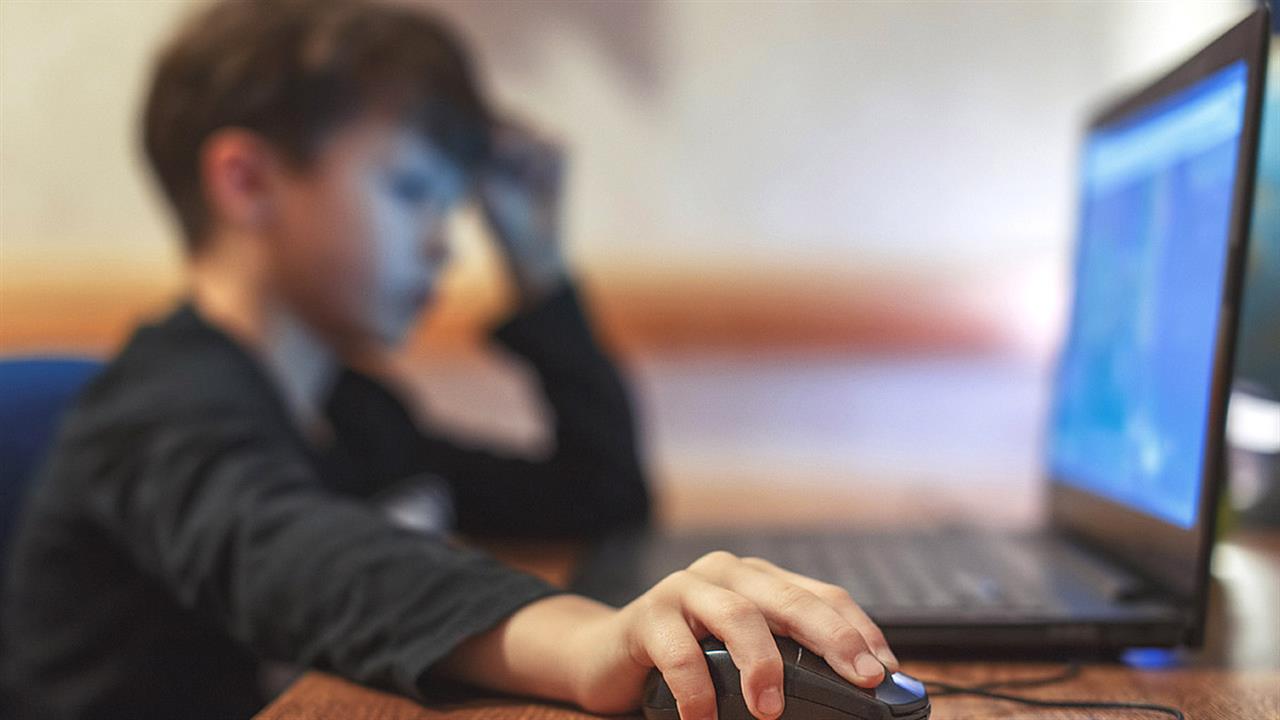 2 στα 3 παιδιά υφίστανται σεξουαλική βλάβη στο Διαδίκτυο - Η εμπειρία στην Ευρώπη [έρευνα]