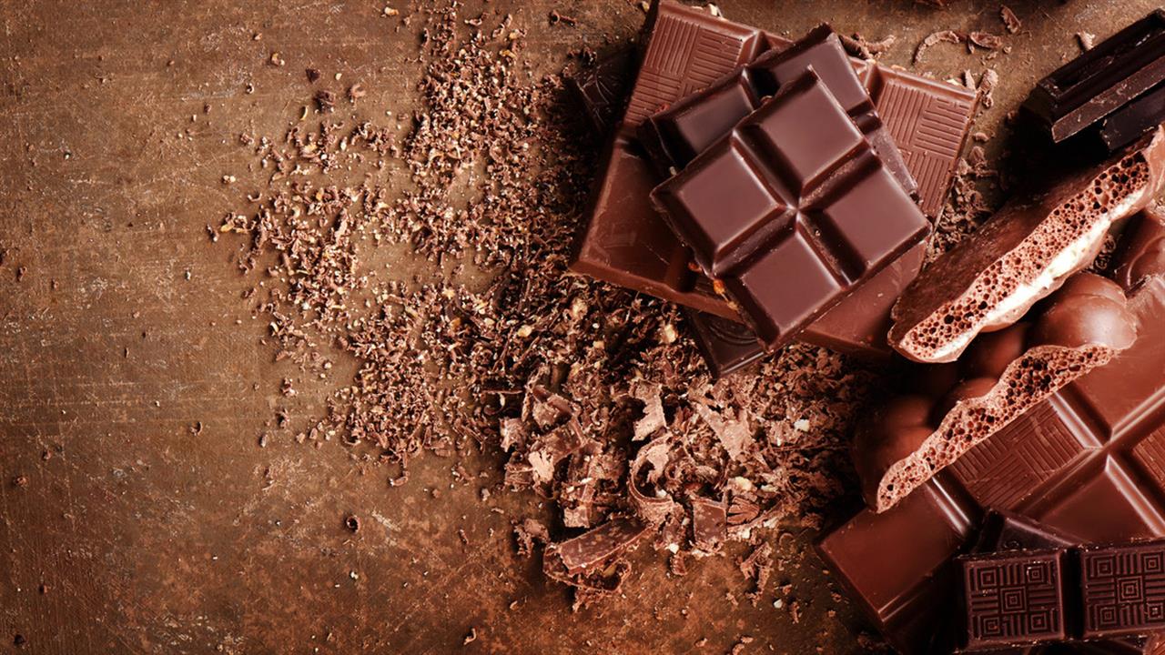 Κολπική μαρμαρυγή: Η διακοπή της σοκολάτας μπορεί να κάνει κακό στην καρδιά και τον εγκέφαλο [μελέτη]
