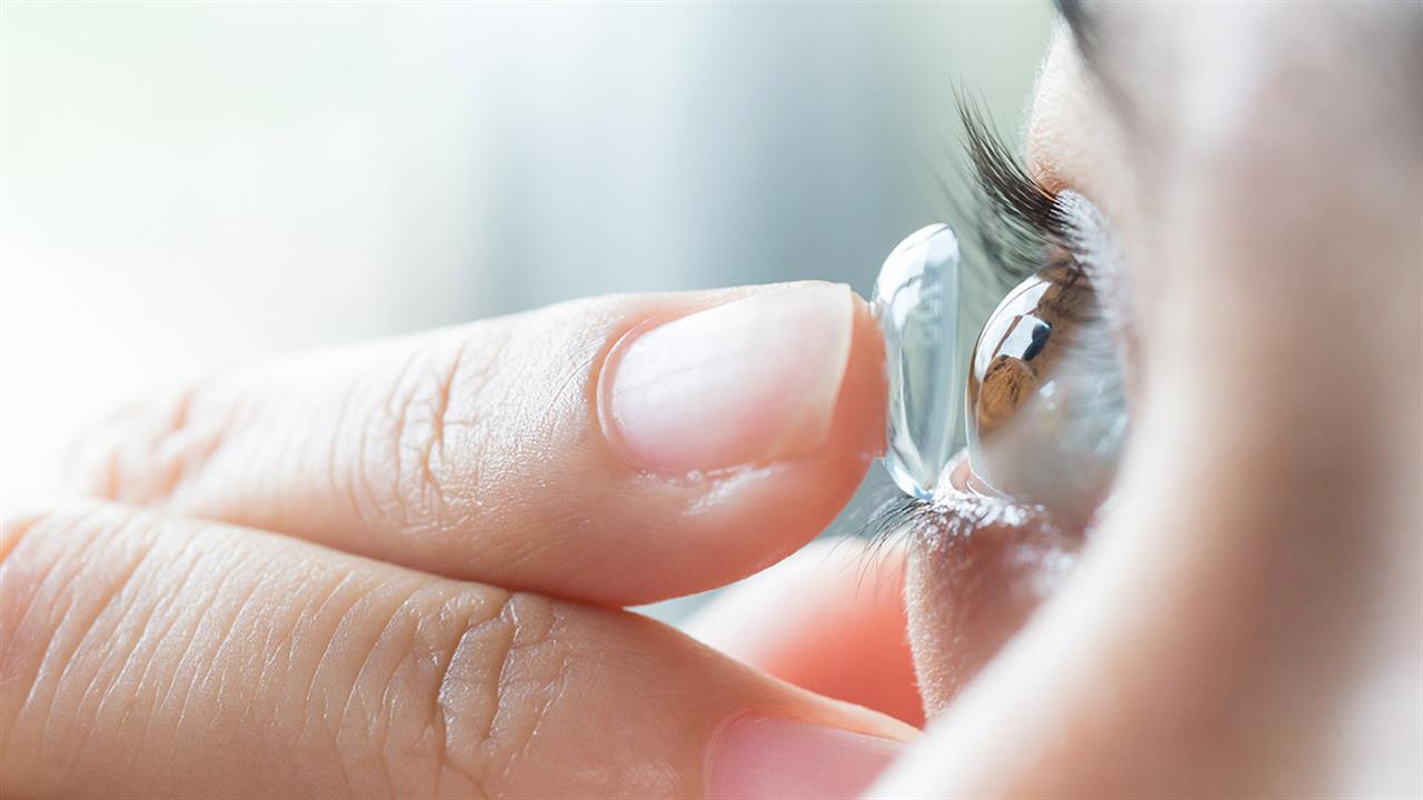 Οι οφθαλμίατροι προειδοποιούν για νέες λοιμώξεις σε όσους φορούν φακούς επαφής