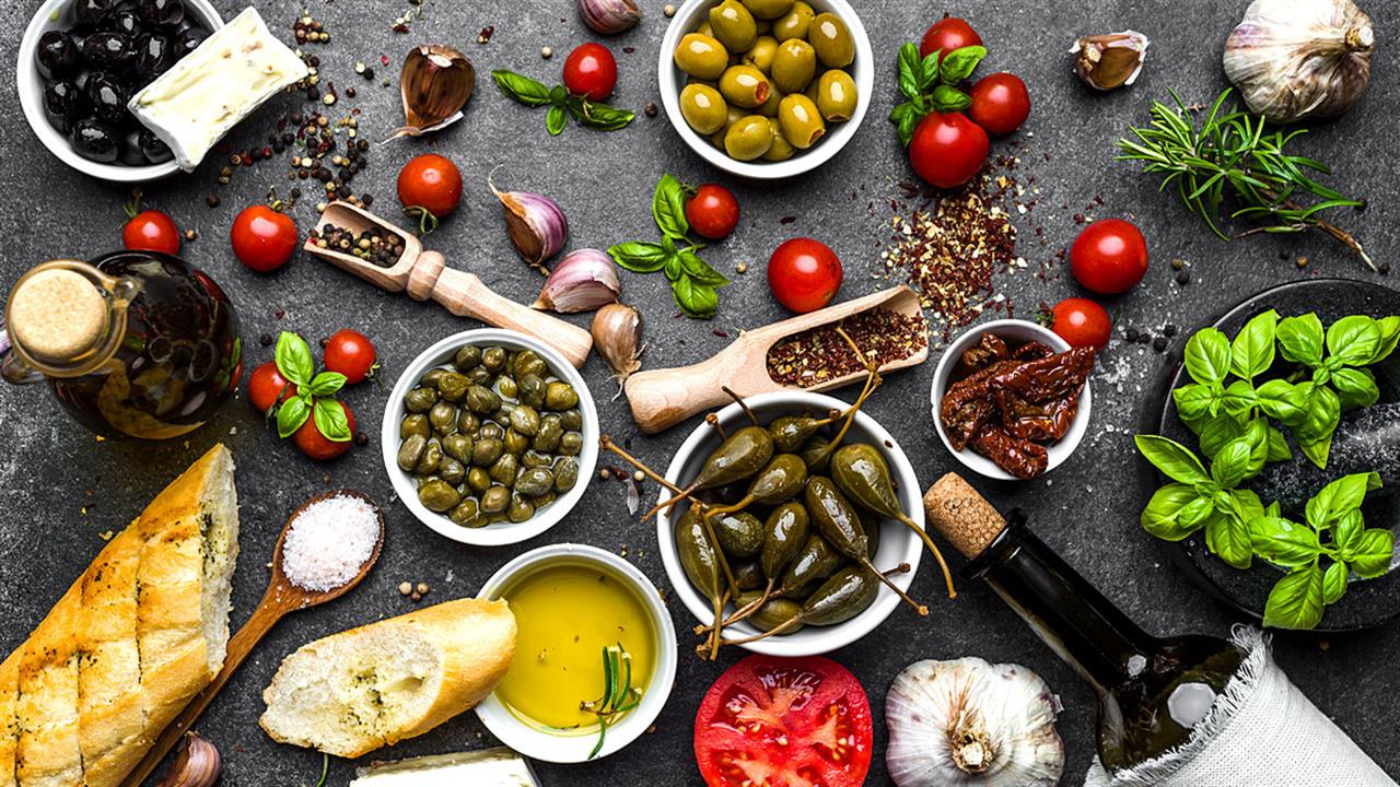 H μεσογειακή διατροφή προστατεύει από την ηλικιακή εκφύλιση της ωχράς κηλίδας