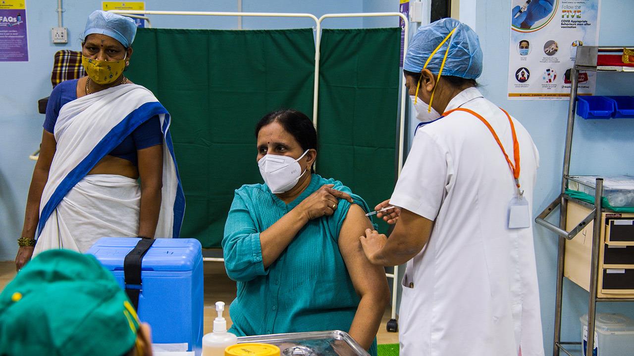 Ινδοί ερευνητές δεν εντόπισαν σχέση μεταξύ αιφνίδιου θανάτου και εμβολιασμού κατά της COVID-19