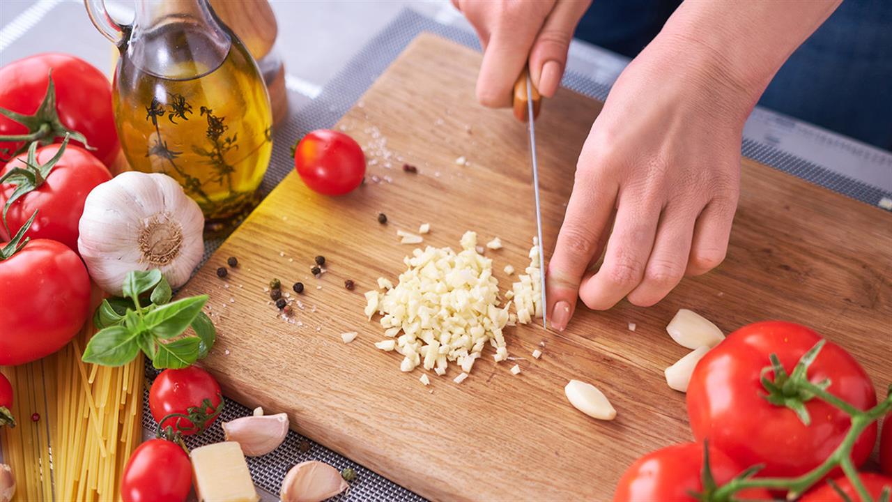 Γιατί αξίζει να χρησιμοποιούμε σκόρδο στη μαγειρική μας