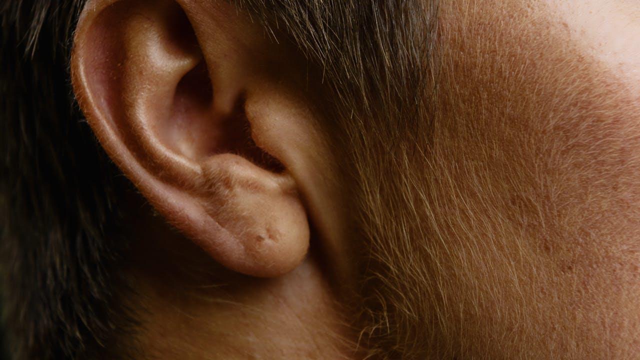 Πώς θα φροντίσουμε σωστά τα αυτιά μας;