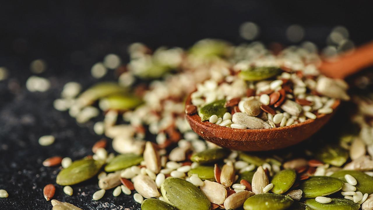 Κολοκυθόσπορος ή ηλιόσπορος: Ποιος έχει περισσότερα οφέλη