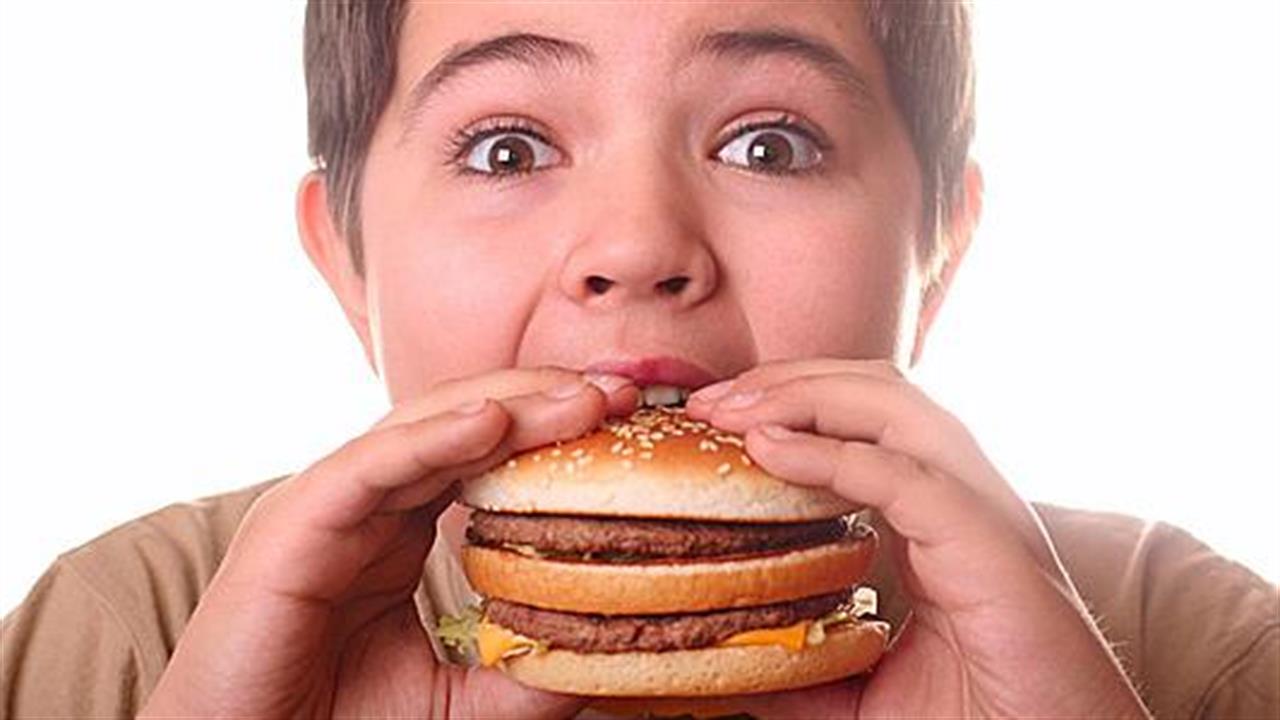 Παιδική παχυσαρκία: 4 τεχνικές για να αλλάξετε προς το καλύτερο τη διατροφή του παιδιού