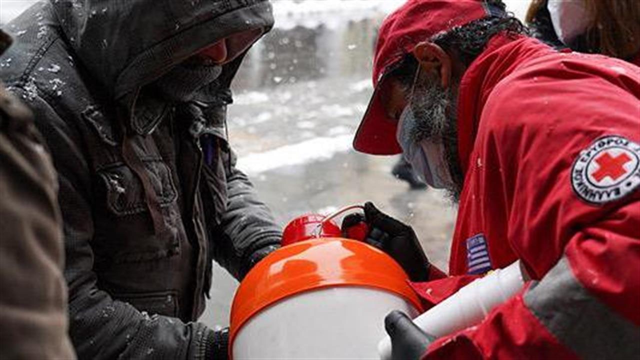Ο Ελληνικός Ερυθρός Σταυρός βρέθηκε δίπλα στους αστέγους εν μέσω ακραίων καιρικών φαινομένων