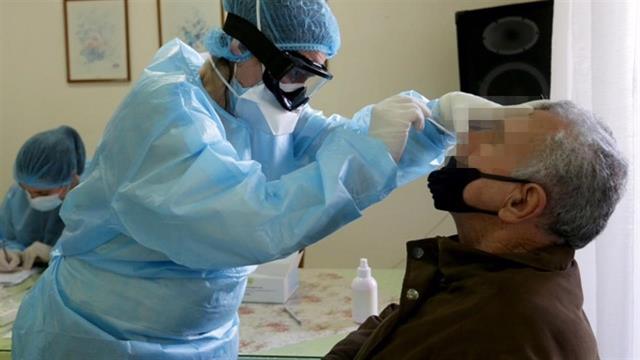 Με εντατικούς ρυθμούς συνεχίζεται η διενέργεια rapid test σε όλη την Αττική