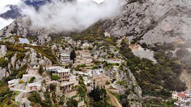 Συναγερμός στο Άγιο Όρος - 40 κρούσματα τις τελευταίες μέρες