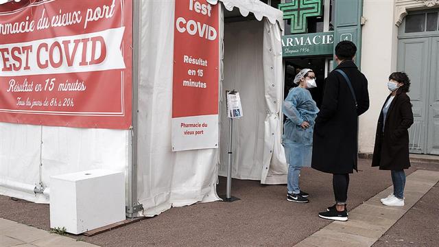 Γιατί είπαν όχι στη διενέργεια rapid tests οι φαρμακοποιοί - Τι ισχύει στην Ευρώπη