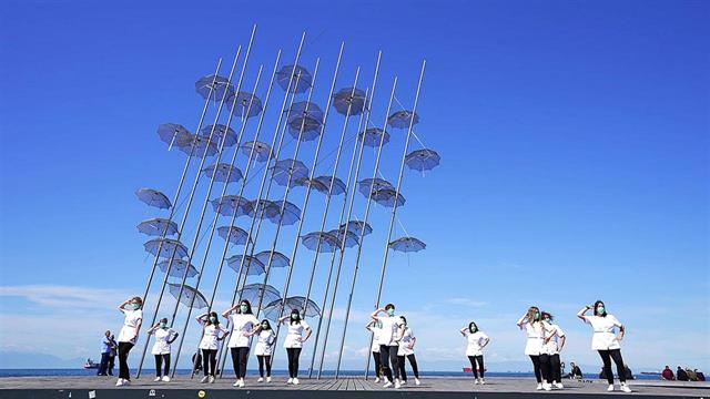 Φαρμακοποιοί της Θεσσαλονίκης χορεύουν για τη ζωή και την ελευθερία