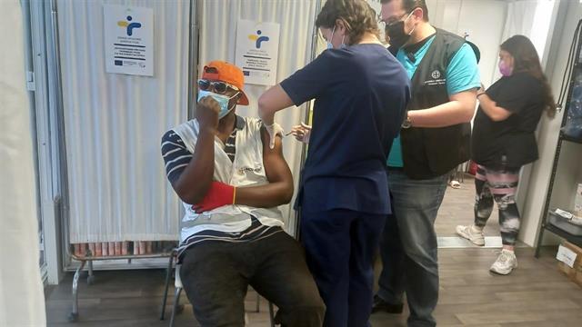 Έναρξη εμβολιασμών μεταναστών στα ΚΥΤ Χίου, Λέσβου και Σάμου