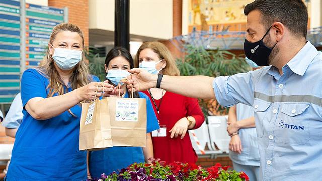 ‘’Ευχαριστώ’’ με 1.500 φυτά στο προσωπικό του Γ.Ν. Παπαγεωργίου από ΤΙΤΑΝ και ΧΑΝΘ