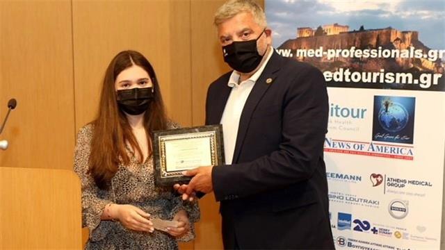 Απονομή βραβείου στον Γ. Πατούλη