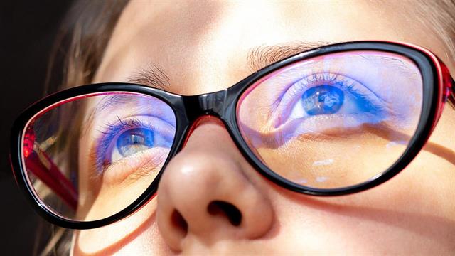 Γυαλιά με φίλτρα μπλε χρώματος