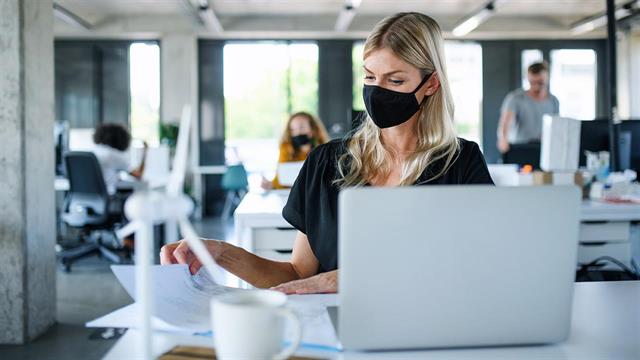 Η Δανία καταργεί την υποχρεωτική χρήση μάσκας - η Γερμανία εξετάζει αντίστοιχο ενδεχόμενο