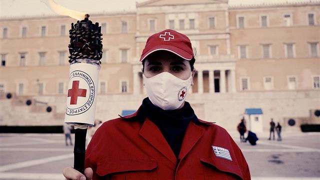 Οι εθελοντές του Ε.Ε.Σ. μεταφέρουν τη φλόγα της αγάπης και της προσφοράς