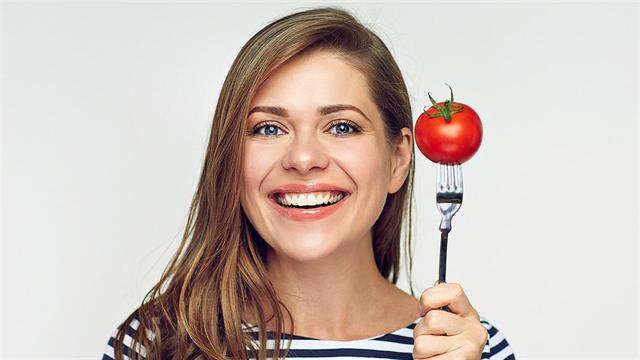 Διατροφή και λαμπερό δέρμα: Πώς επιτυγχάνεται το καλοκαίρι;