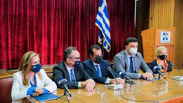 Θάνος Πλεύρης: Θέλουμε να πείσουμε το προσωπικό του ΕΣΥ να εμβολιαστεί - Τι αναφέρθηκε στην τελετή παράδοσης