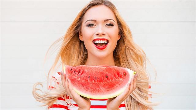 Ποια είναι η κατάλληλη διατροφή για την επιδερμίδα μου;