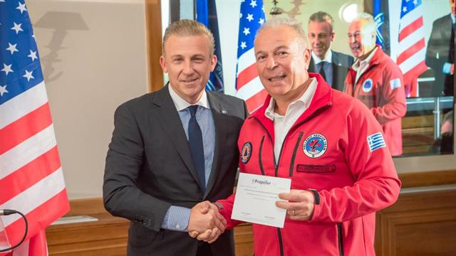 Το Propeller Club Πειραιά βράβευσε την Ελληνική Ομάδα Διάσωσης