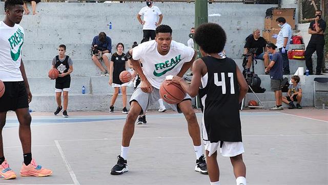 Ο  Γιάννης στην Αntetokounbros Αcademy