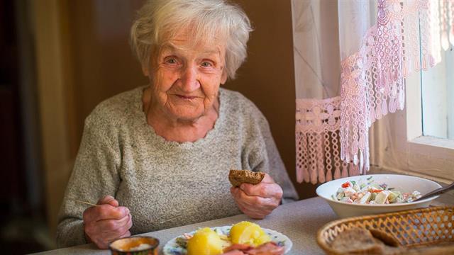 Πολυεπίπεδες και πιο σοβαρές είναι οι συνέπειες της πανδημίας στους ηλικιωμένους