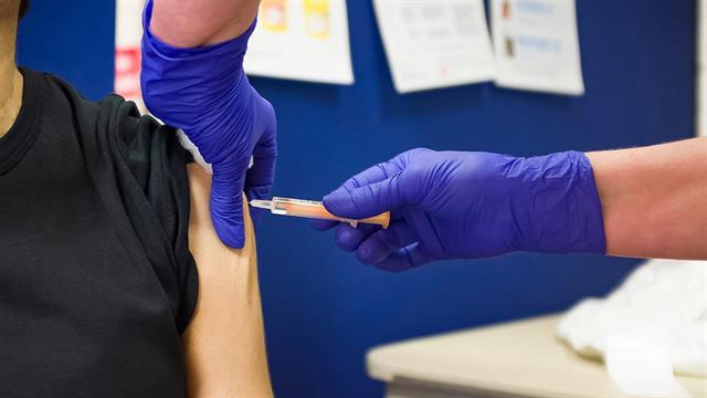 Τη μεγαλύτερη καμπάνια στην ιστορία της για τον αντιγριπικό εμβολιασμό ξεκινά η Βρετανία