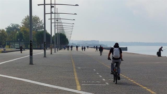 Θεσσαλονίκη: Φόβοι για παρέλαση του ιού, σε ένα σκηνικό που θυμίζει 2020
