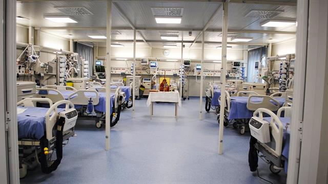 Πέντε γιατροί από την Αθήνα ανοίγουν τη ΜΕΘ, δωρεά της Ελλάδας 2021, στη Θεσσαλονίκη