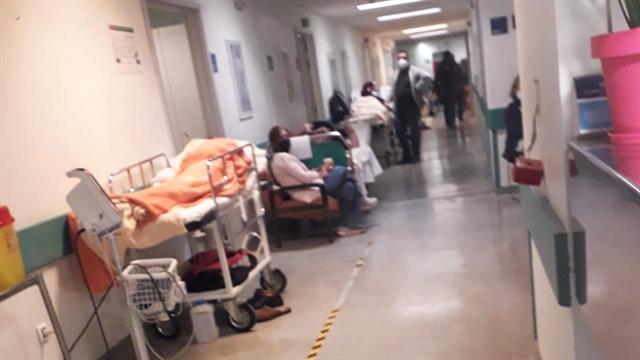 Νοσοκομείο Αττικόν: Γεμάτο ράντζα, με την έναρξη της εφημερίας [φωτογραφίες]